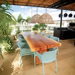 3 Br. Ocean Front Ph With Stunning Views