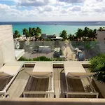 3 Br. Ocean Front Ph With Stunning Views