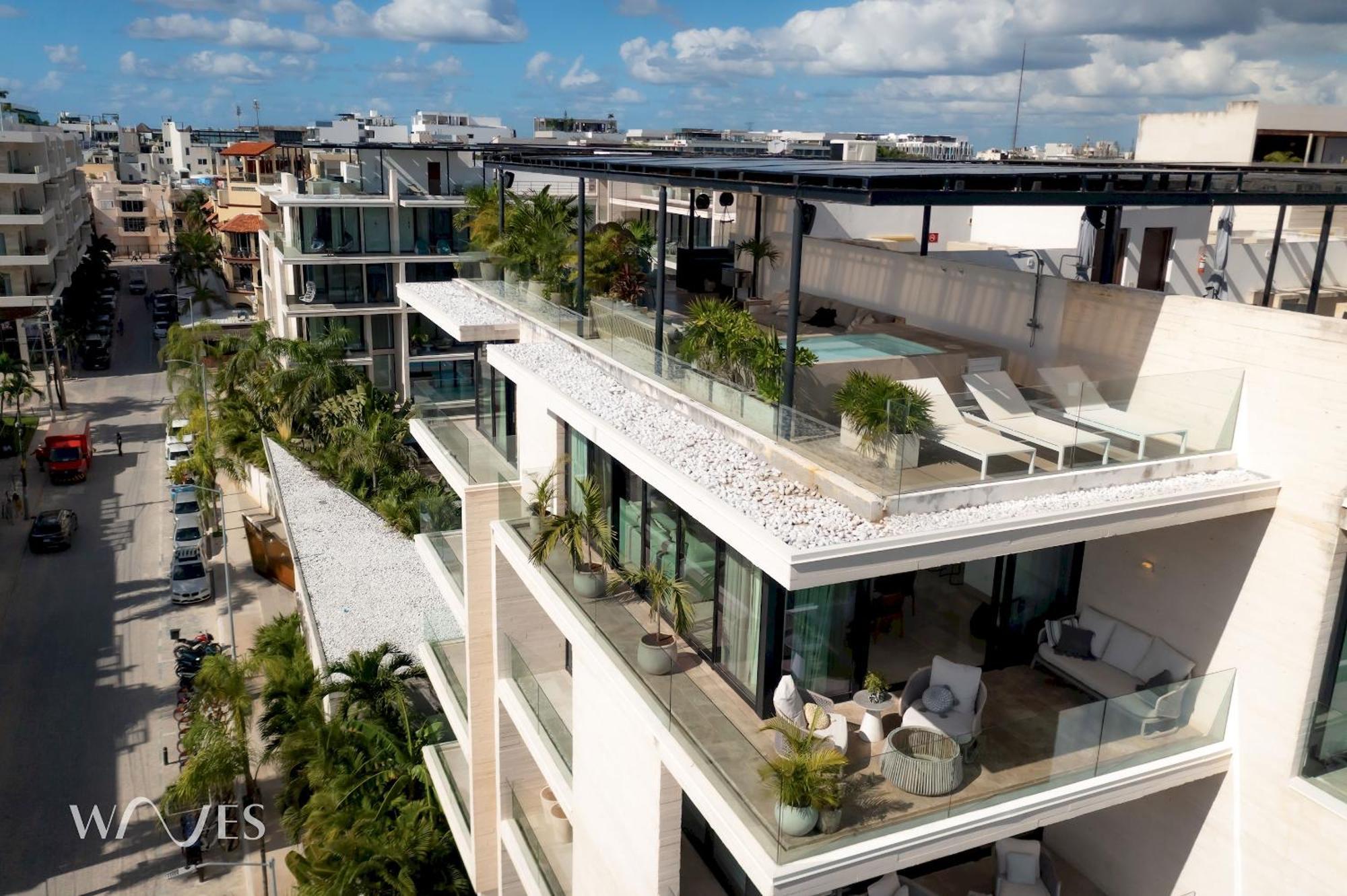 3 Br. Ocean Front Ph With Stunning Views *