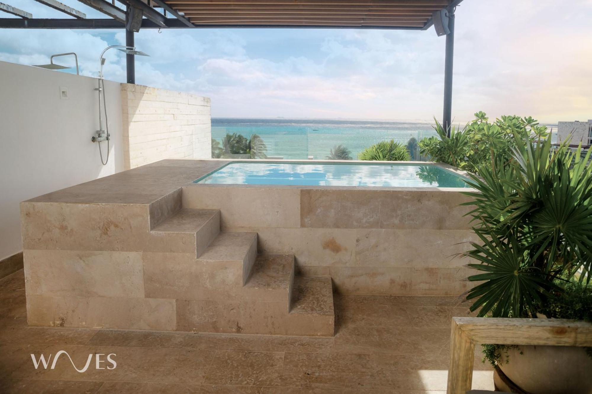 3 Br. Ocean Front Ph With Stunning Views *