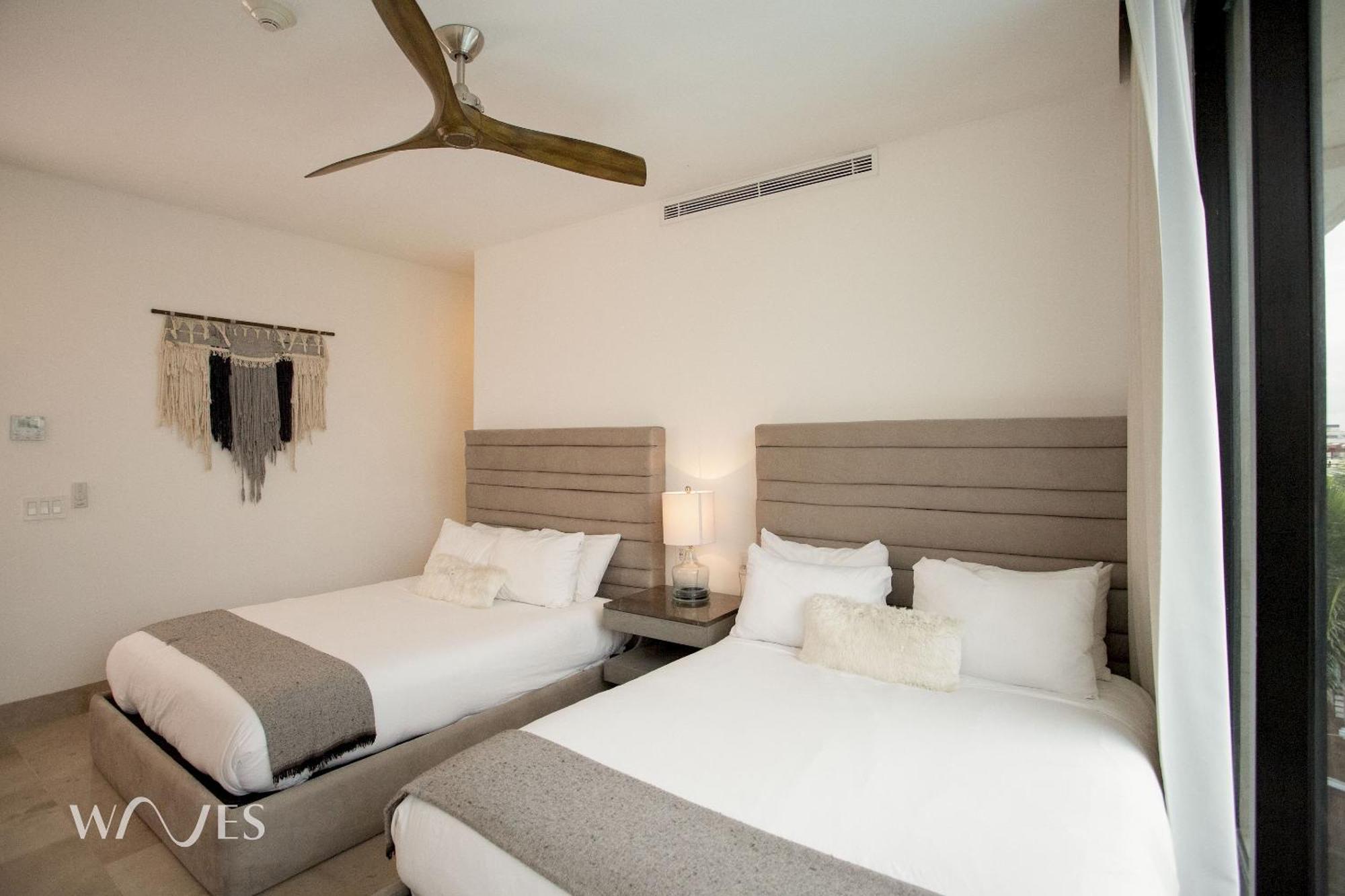 3 Br. Ocean Front Ph With Stunning Views