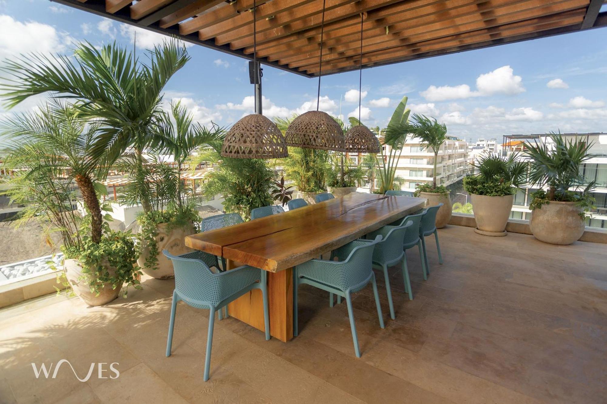 3 Br. Ocean Front Ph With Stunning Views